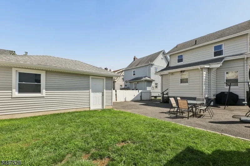 32 Barrington Ave Clifton City, NJ 07011