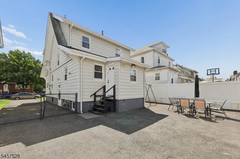 32 Barrington Ave Clifton City, NJ 07011