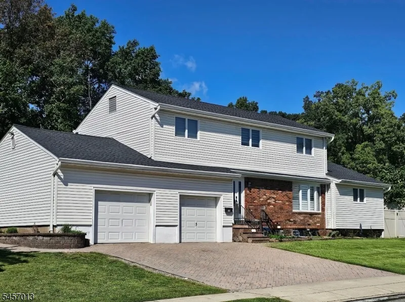 10 Evelyn Ter Wayne, NJ 07470