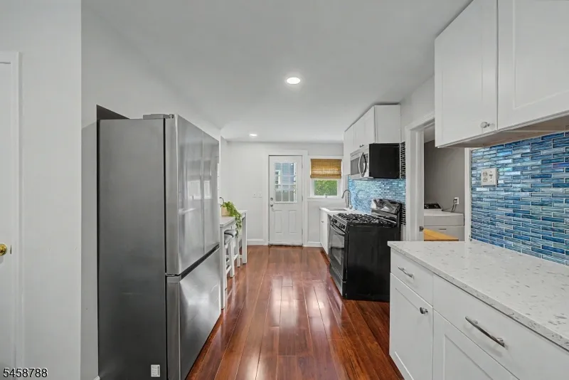 16 Jaqui Ave Morris Plains, NJ 07950