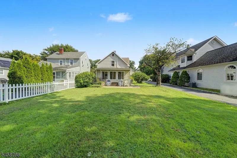 16 Jaqui Ave Morris Plains, NJ 07950