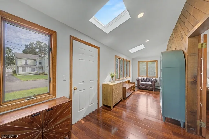 16 Jaqui Ave Morris Plains, NJ 07950