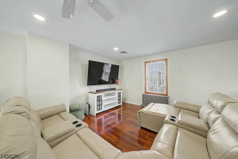 16 Jaqui Ave Morris Plains, NJ 07950