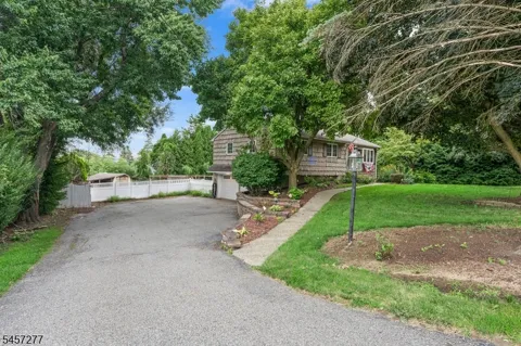 5 Mott Dr