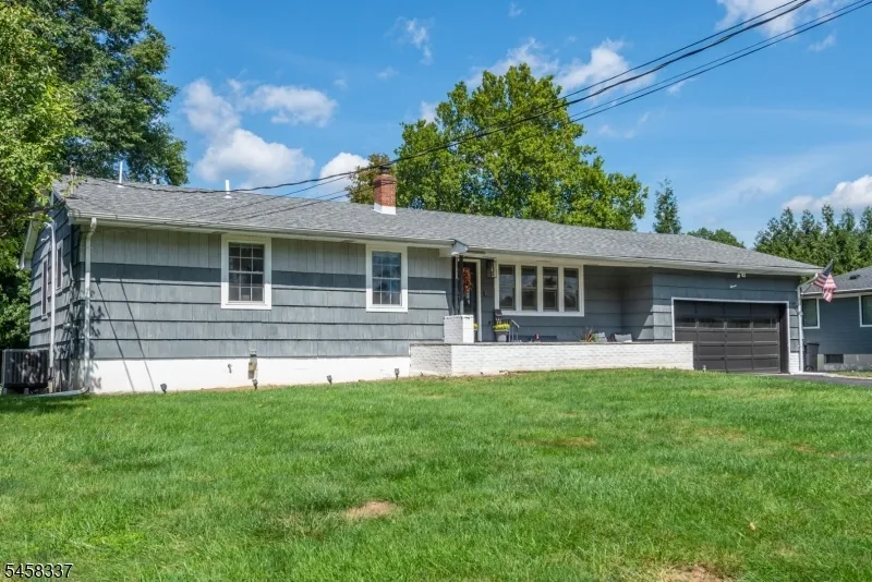 11 Malcolm Dr Fairfield, NJ 07004