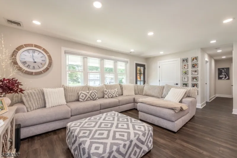 11 Malcolm Dr Fairfield, NJ 07004