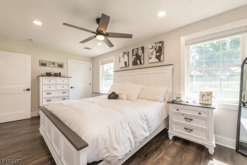 11 Malcolm Dr Fairfield, NJ 07004