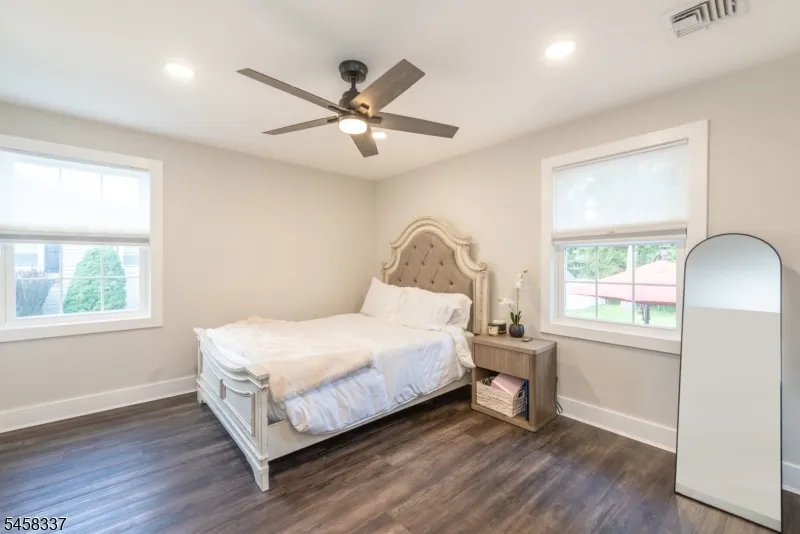 11 Malcolm Dr Fairfield, NJ 07004