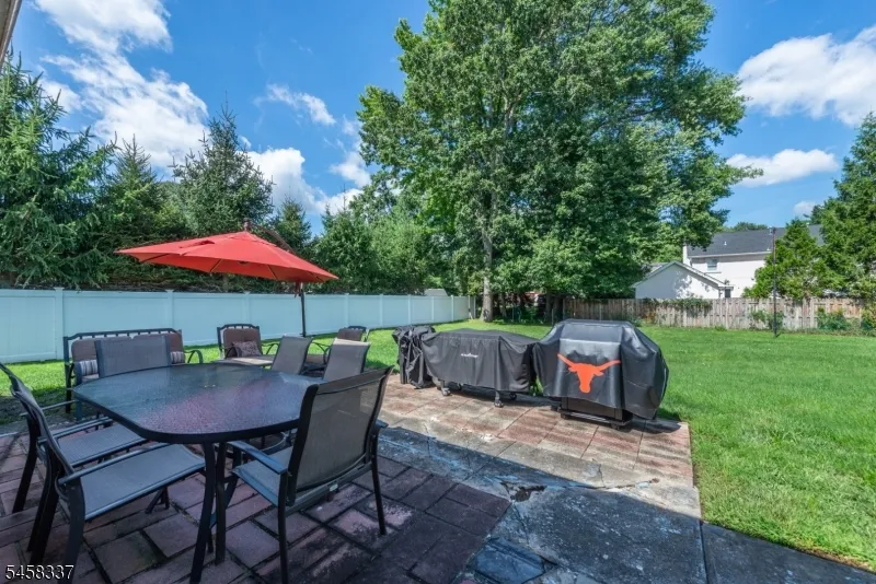 11 Malcolm Dr Fairfield, NJ 07004