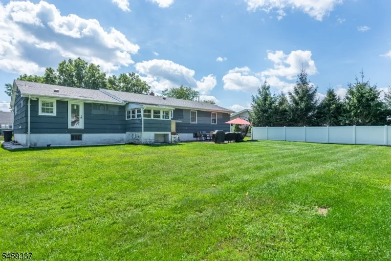 11 Malcolm Dr Fairfield, NJ 07004