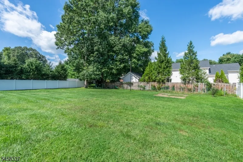 11 Malcolm Dr Fairfield, NJ 07004