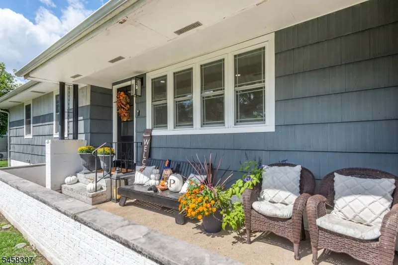11 Malcolm Dr Fairfield, NJ 07004