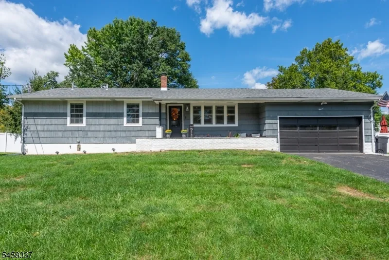 11 Malcolm Dr Fairfield, NJ 07004