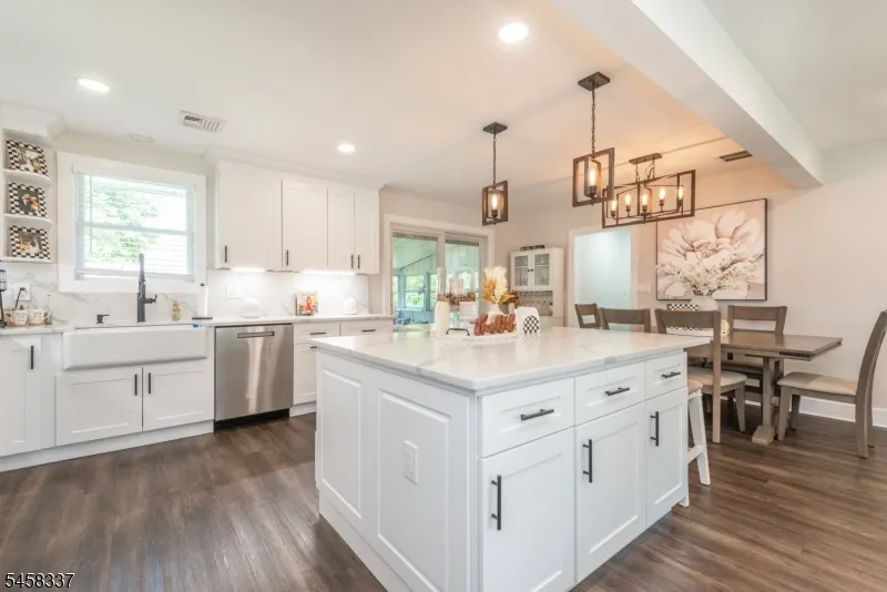 11 Malcolm Dr Fairfield, NJ 07004