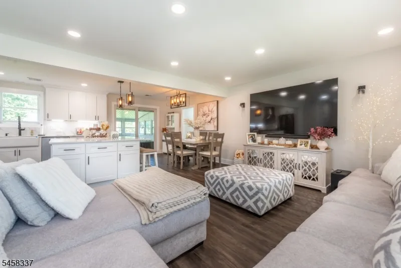 11 Malcolm Dr Fairfield, NJ 07004