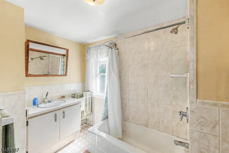 137 Mckinley Ave East Hanover, NJ 07936