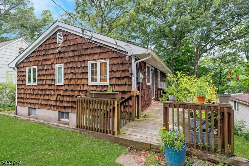 15 Hillside Rd Ringwood, NJ 07456