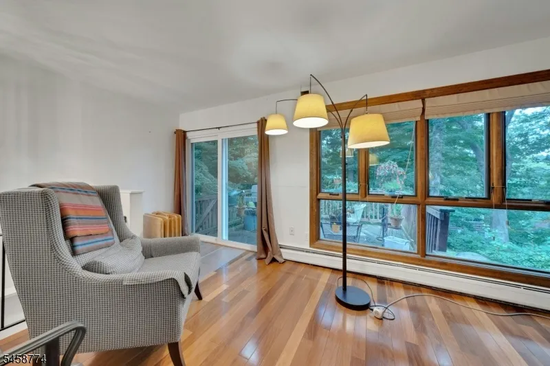 15 Hillside Rd Ringwood, NJ 07456