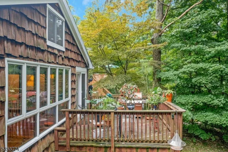 15 Hillside Rd Ringwood, NJ 07456