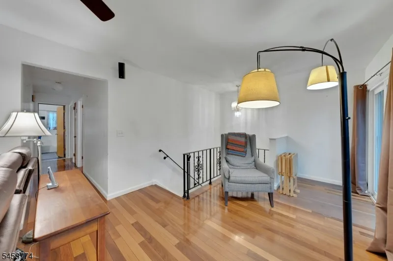 15 Hillside Rd Ringwood, NJ 07456