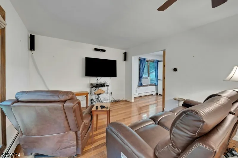 15 Hillside Rd Ringwood, NJ 07456
