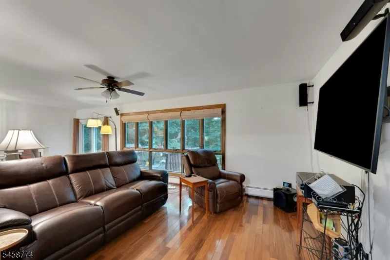 15 Hillside Rd Ringwood, NJ 07456
