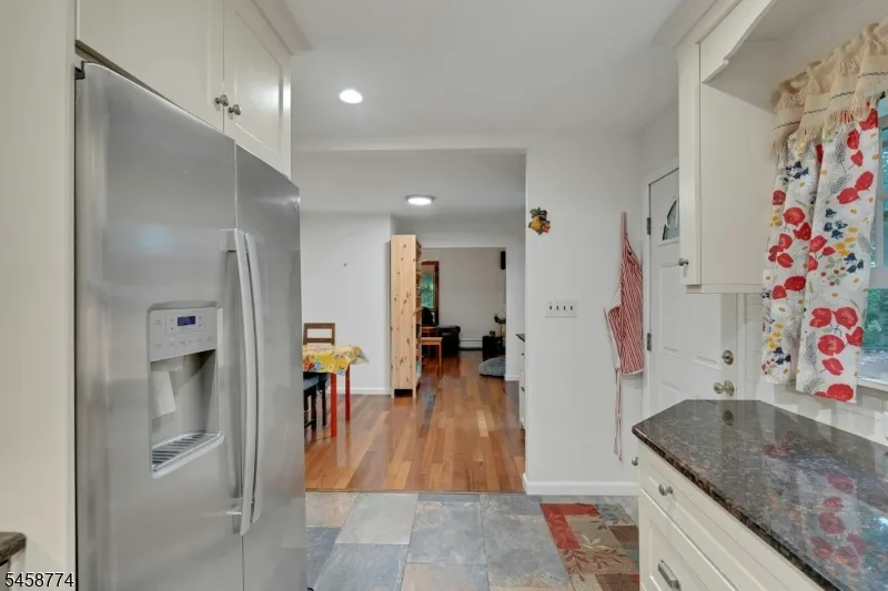 15 Hillside Rd Ringwood, NJ 07456