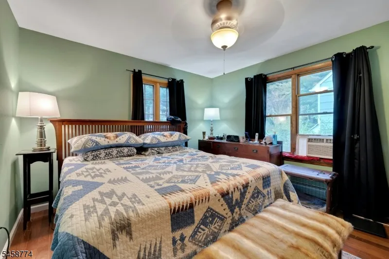 15 Hillside Rd Ringwood, NJ 07456