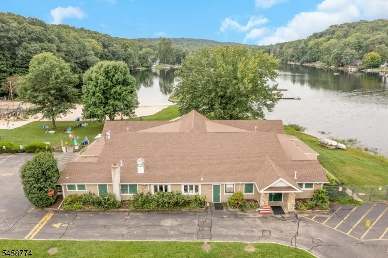15 Hillside Rd Ringwood, NJ 07456