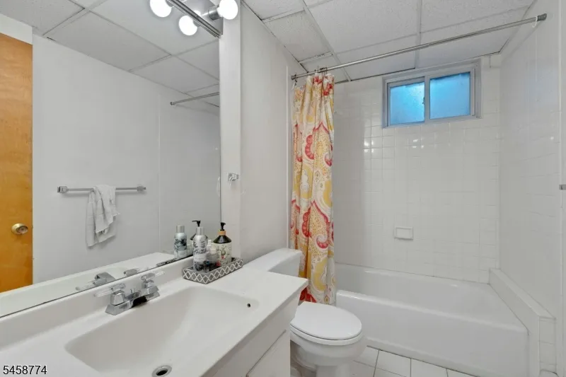15 Hillside Rd Ringwood, NJ 07456