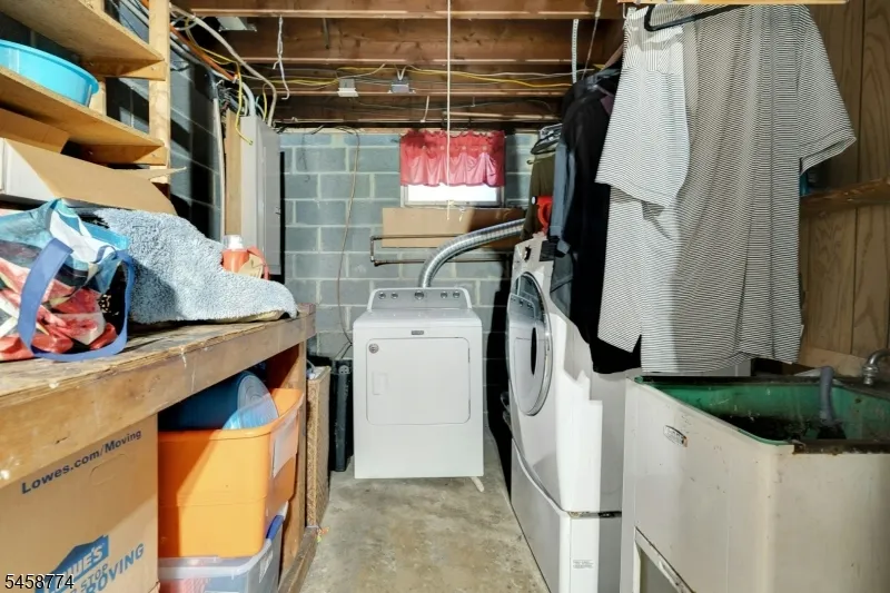 15 Hillside Rd Ringwood, NJ 07456