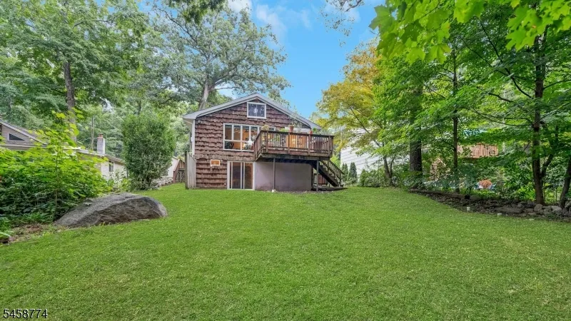 15 Hillside Rd Ringwood, NJ 07456