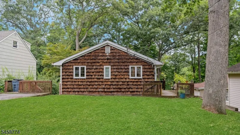 15 Hillside Rd Ringwood, NJ 07456