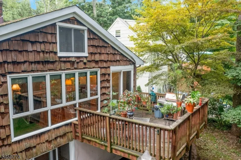 15 Hillside Rd Ringwood, NJ 07456