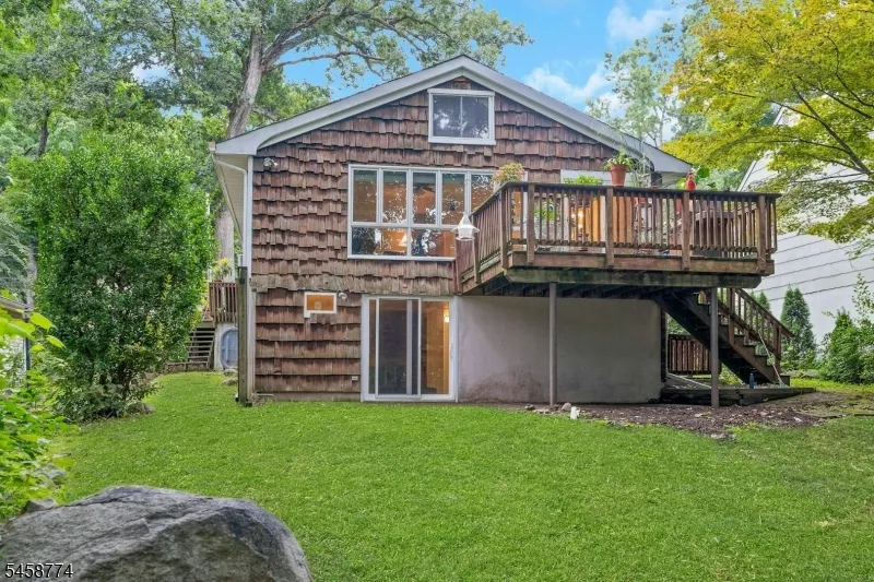 15 Hillside Rd Ringwood, NJ 07456