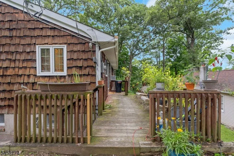 15 Hillside Rd Ringwood, NJ 07456