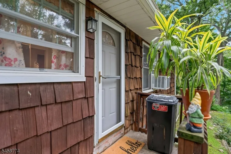 15 Hillside Rd Ringwood, NJ 07456