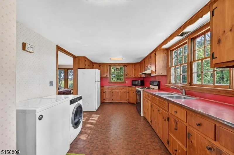 240 Willow Rd Hillsborough, NJ 08844