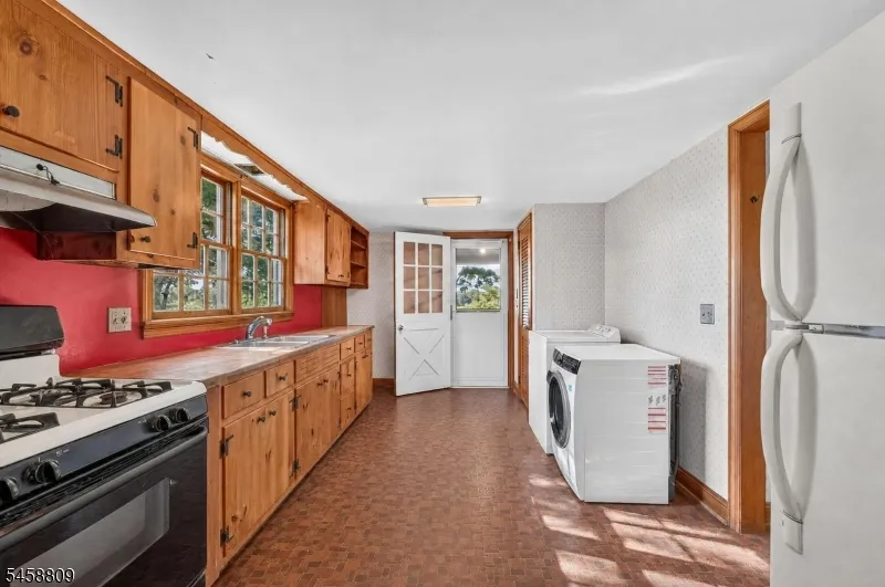 240 Willow Rd Hillsborough, NJ 08844