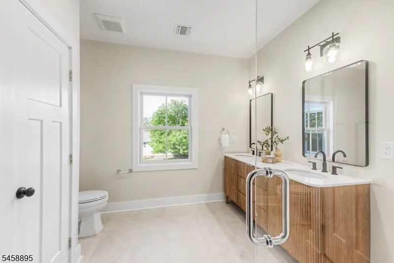 30 E Main St Mendham, NJ 07945