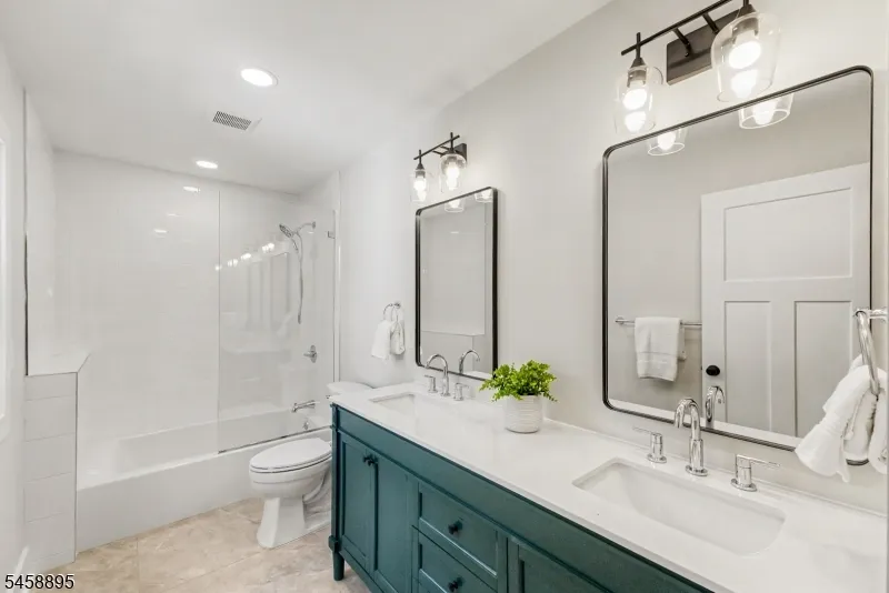 30 E Main St Mendham, NJ 07945