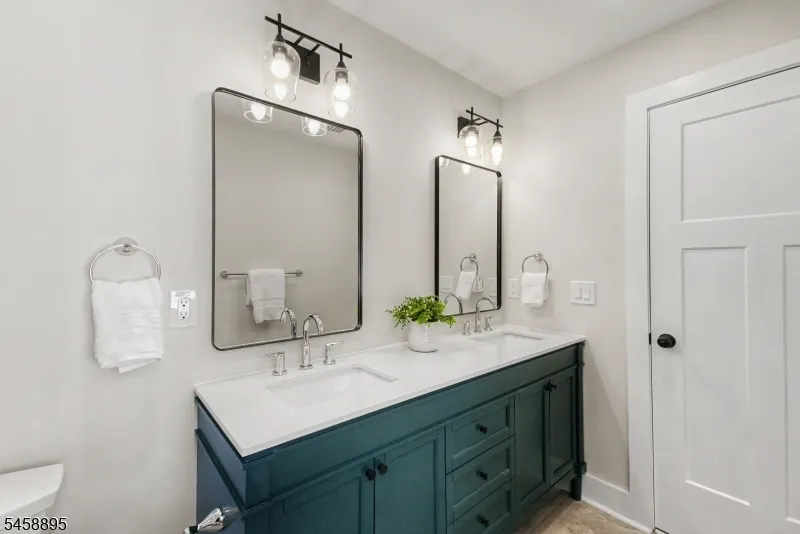 30 E Main St Mendham, NJ 07945