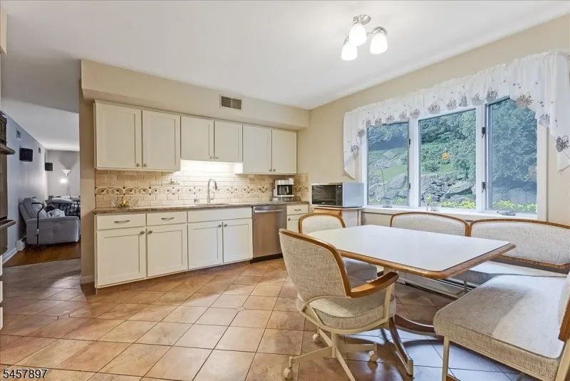 85 Tremont Ter Wanaque, NJ 07465