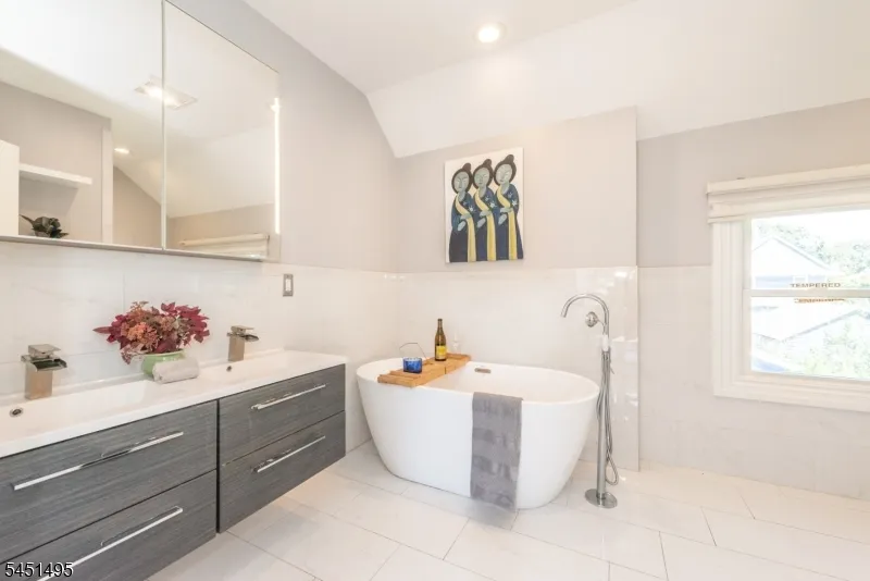 35 Benson St Bloomfield, NJ 07003