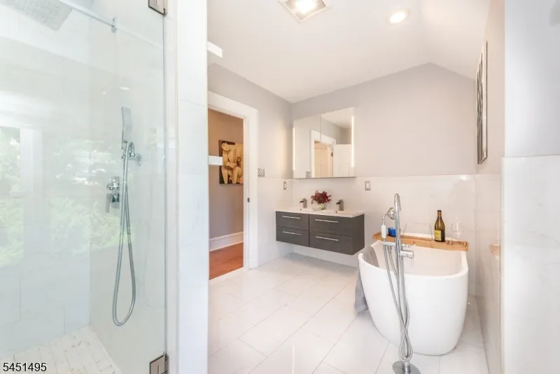 35 Benson St Bloomfield, NJ 07003
