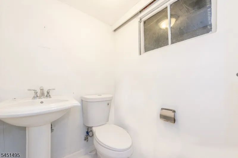 35 Benson St Bloomfield, NJ 07003