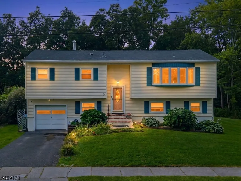 9 Arthur Ter Hackettstown Town, NJ 07840