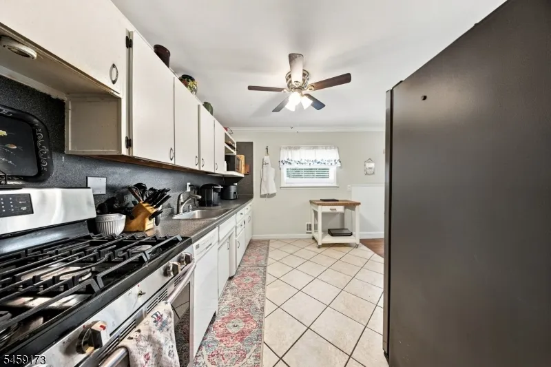 9 Arthur Ter Hackettstown Town, NJ 07840