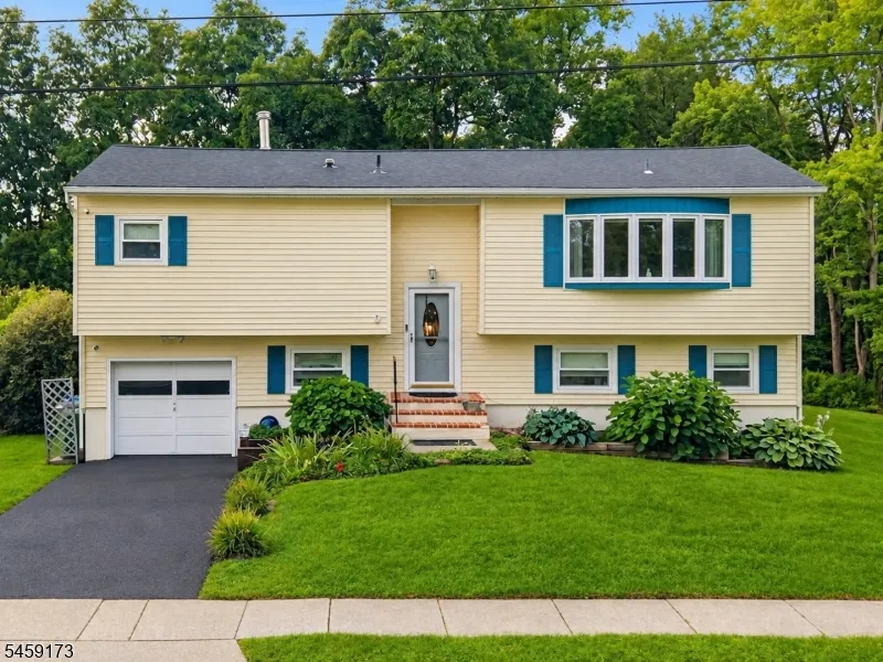 9 Arthur Ter Hackettstown Town, NJ 07840