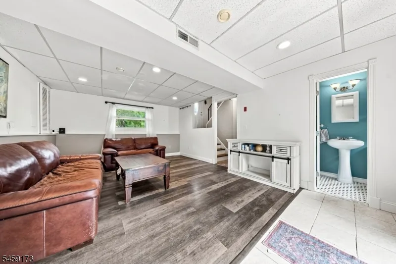 9 Arthur Ter Hackettstown Town, NJ 07840